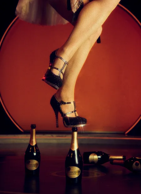 Sabrage - Gallery 8 - Champagne bottle